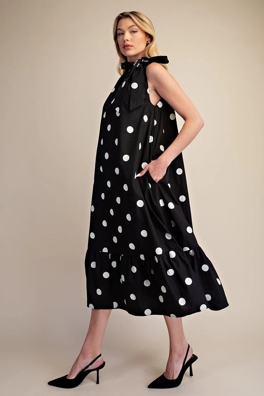 Folio Dress in Black - Side View with Pockets