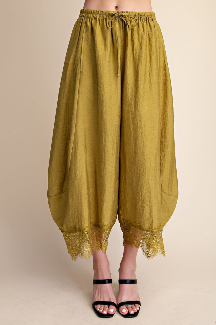 Liora Barrel Lace Pant in Olive