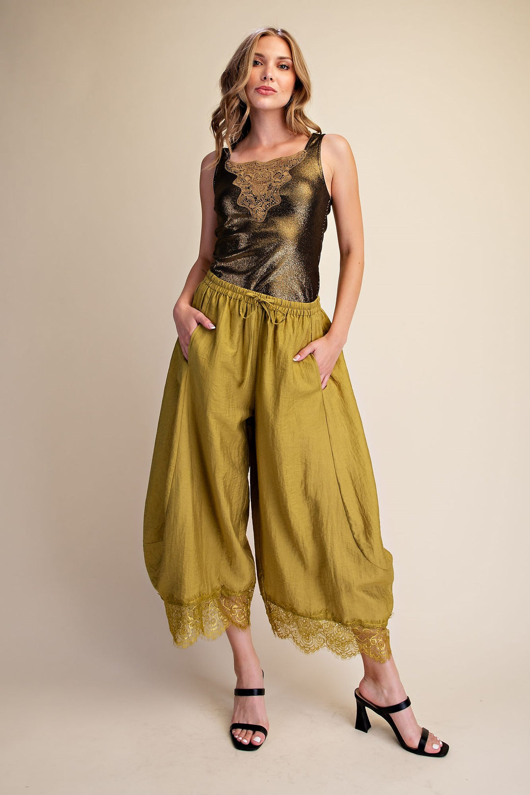 Liora Barrel Lace Pant in Olive