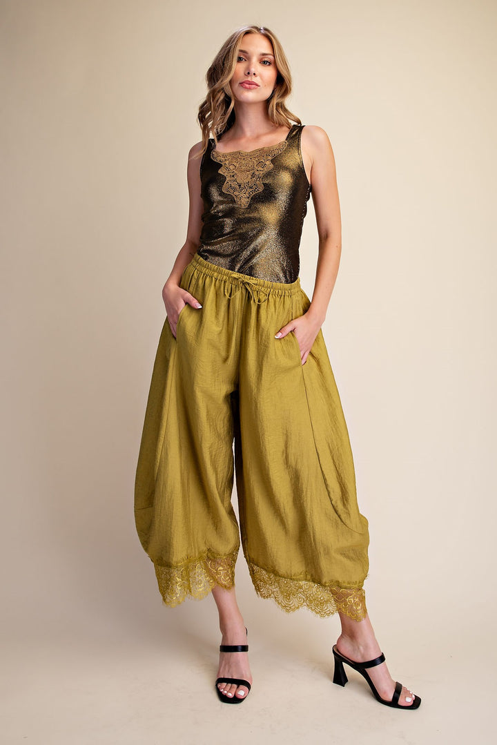 Liora Barrel Lace Pant in Olive