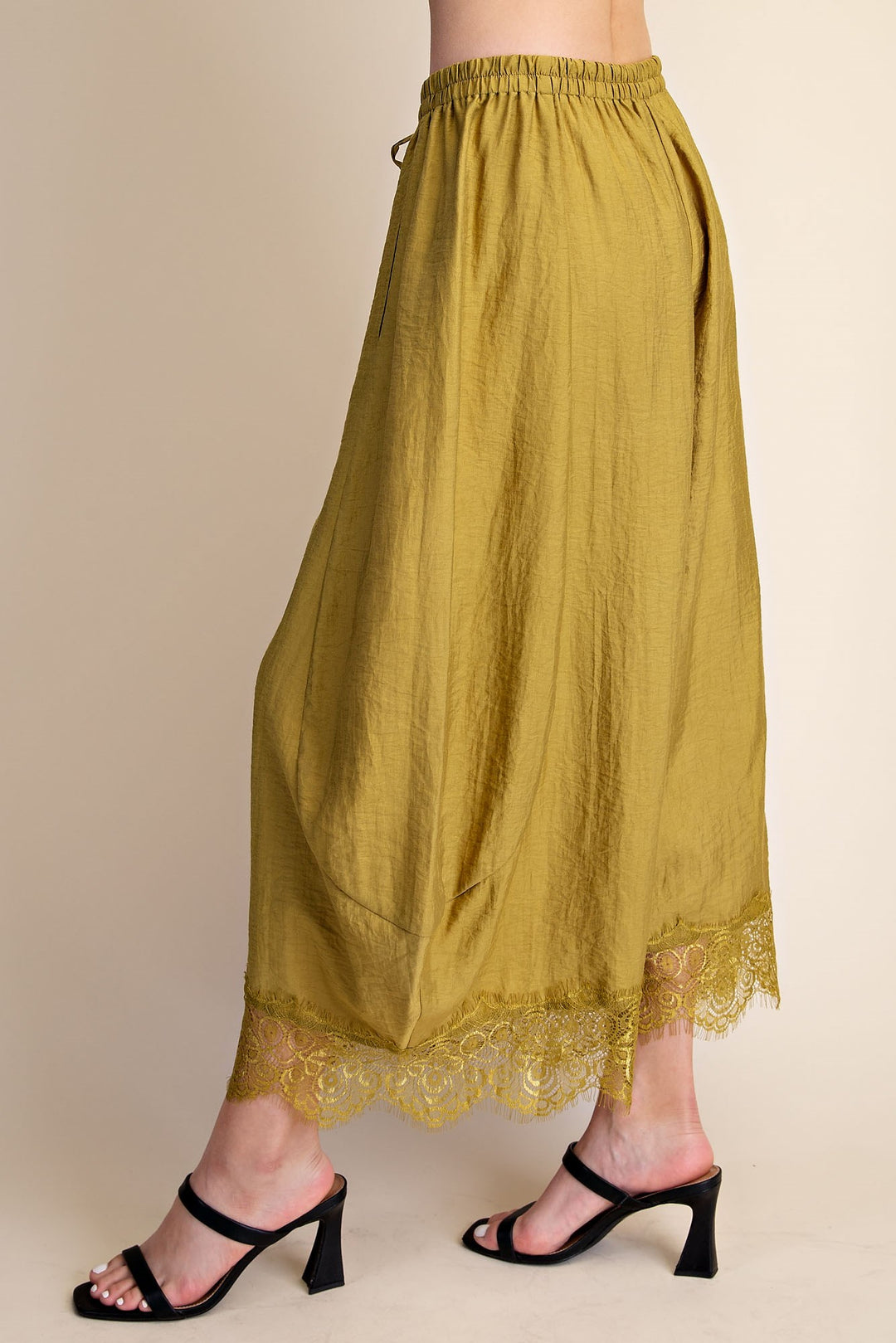Liora Barrel Lace Pant in Olive