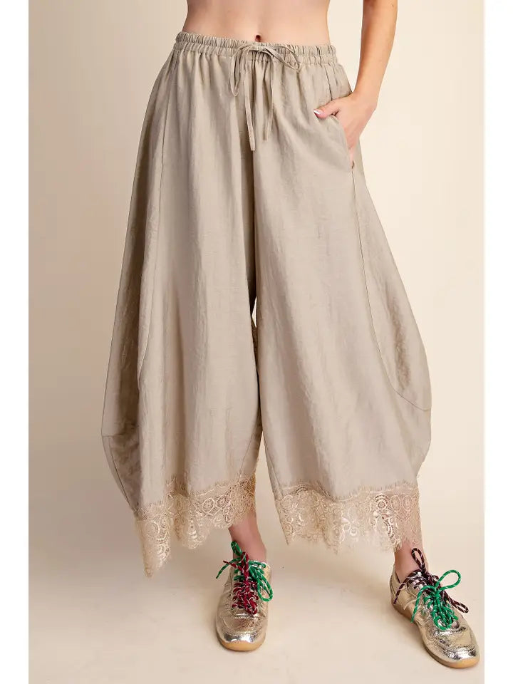 Liora Barrel Lace Pant
