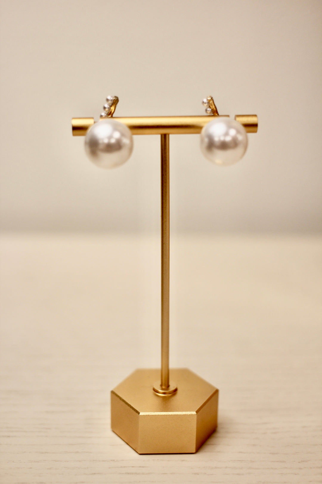 Pearl Bar With Pearl Back Stud Earring