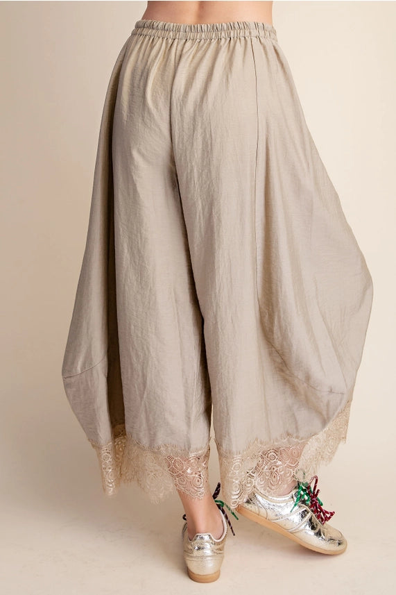 Liora Barrel Lace Pant