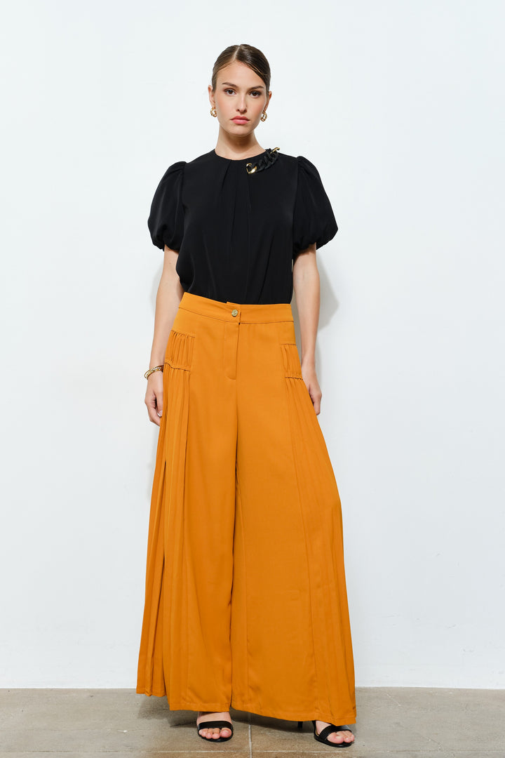 Chain-A-Fool Short Sleeve Blouse