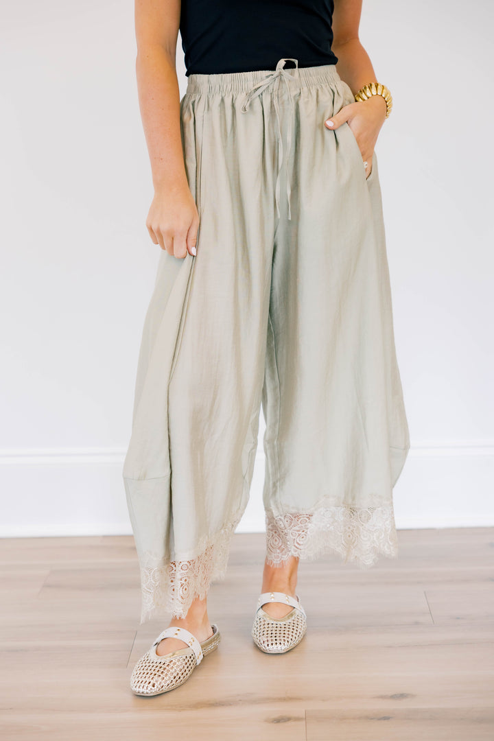 Liora Barrel Lace Pant