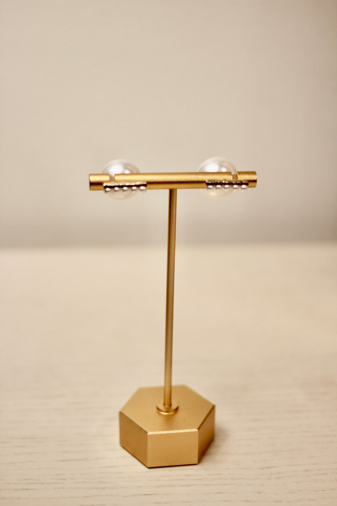 Pearl Bar With Pearl Back Stud Earring