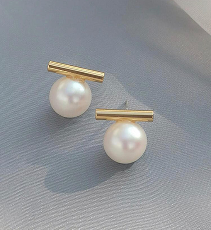 Timeless Pearl Stud Earring