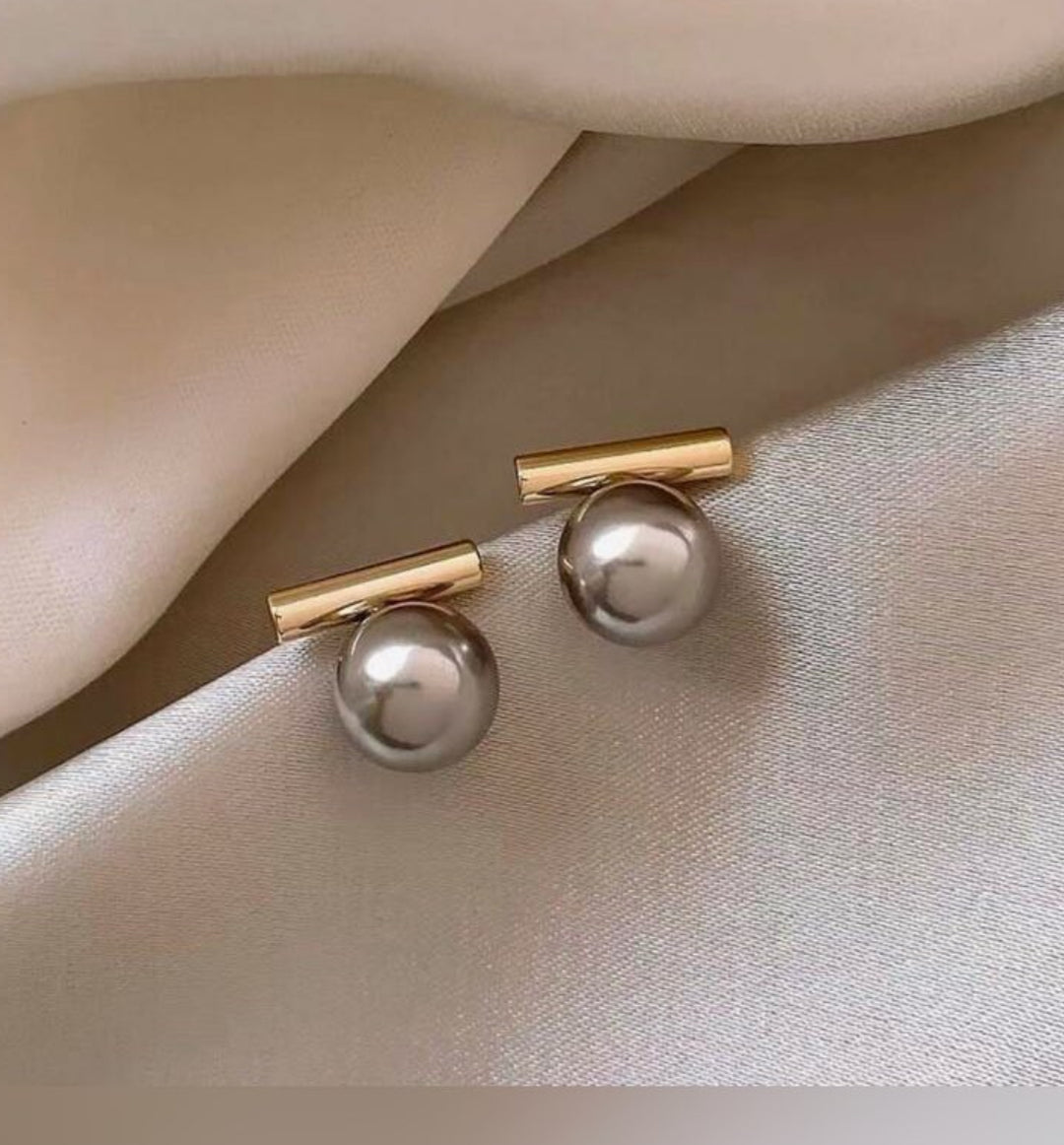 Timeless Pearl Stud Earring